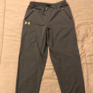 Boys under Armour  pants size L NWT